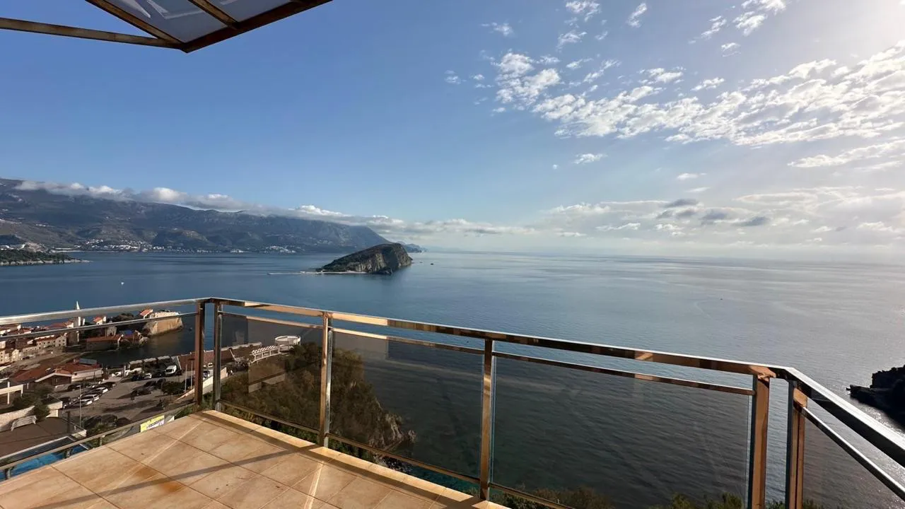 Luxury Panoramic Apartment Above Mogren Beach in Budva, Komoševina